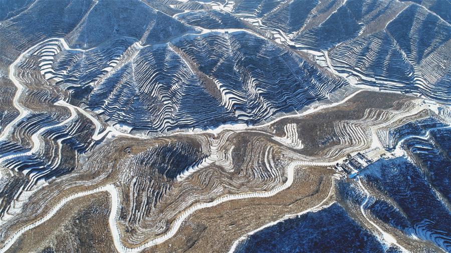 （環(huán)境）（1）雪后梯田景如畫